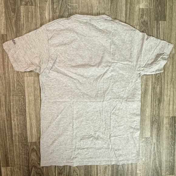 Columbia Gray Mountains Logo T-Shirt Mens Medium Graphic Outdoor Hiking Tee - Picture 2 of 5
